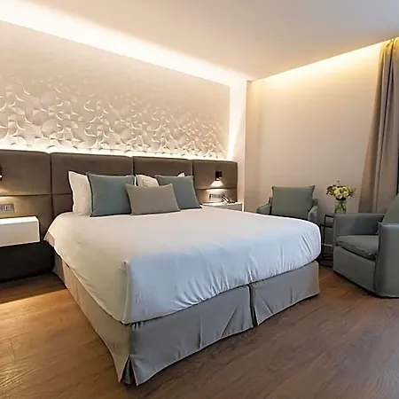 Hotel Old Port 3*