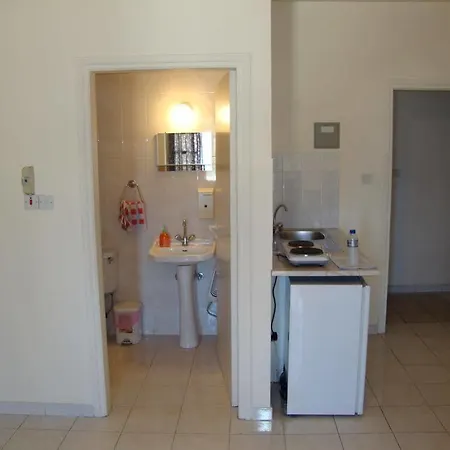 Hotell Old Port Limassol