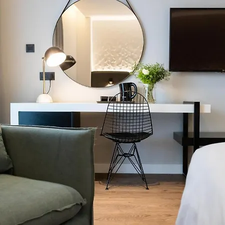 Hotel Old Port 2*