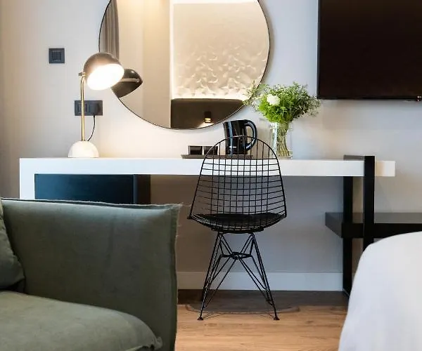 Ξενοδοχείο Old Port 3*